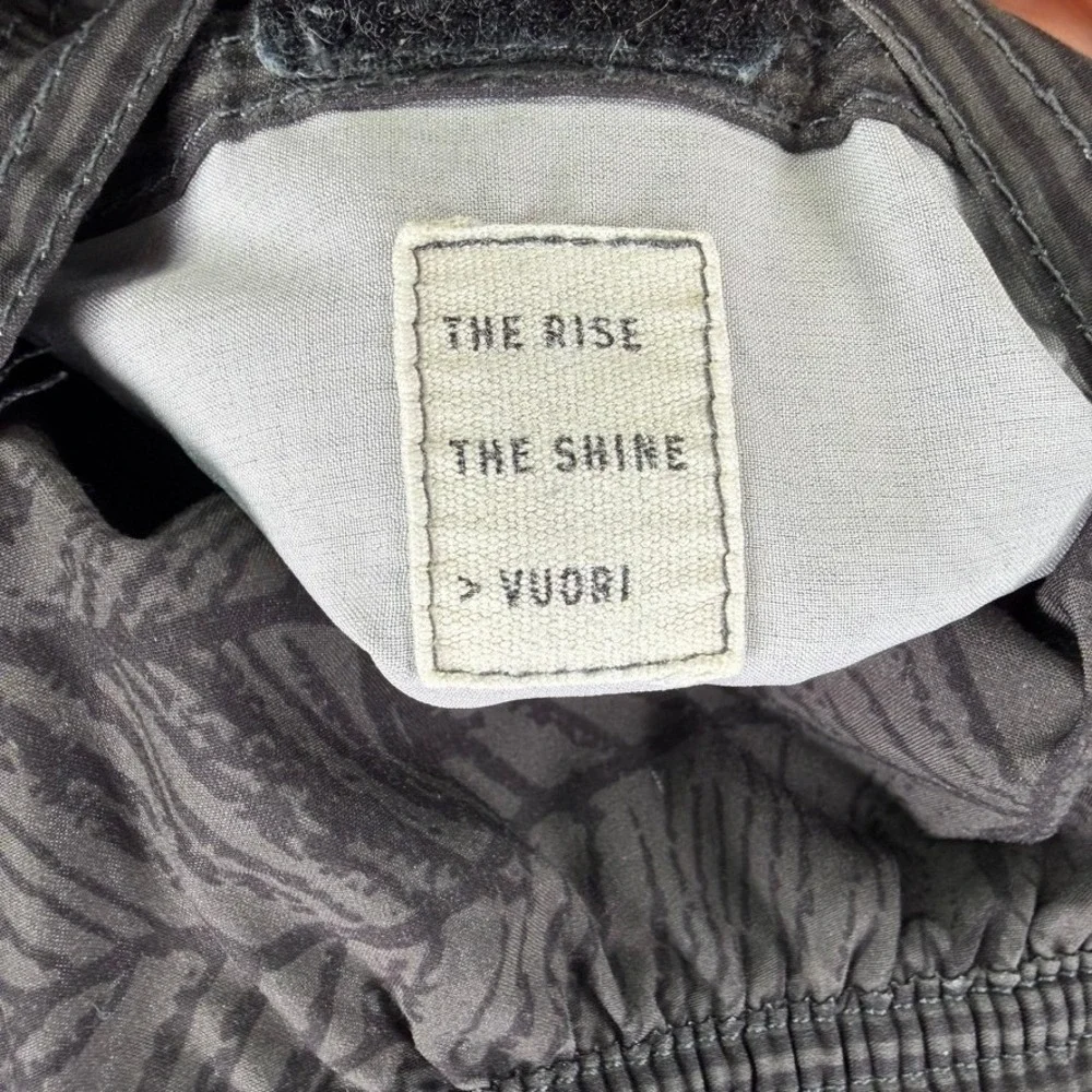 Vuori Kore Short Men 30 Charcoal Grey Palm Leaf Print Lined Athletic No Size Tag